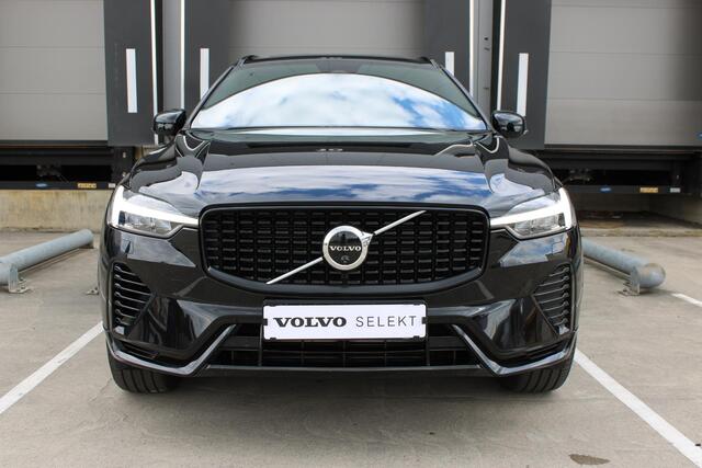 Volvo XC60 T6 350PK Plug-in hybrid AWD Plus Dark | Adaptieve Cruise Control met Pilot Assist | Elektrisch bedienbaar panoramisch schuif-/kanteldak | Premium audio by Harman Kardon | Elektrische voorstoelen met geheugen | Verwarmbare voorstoelen + stuurwiel