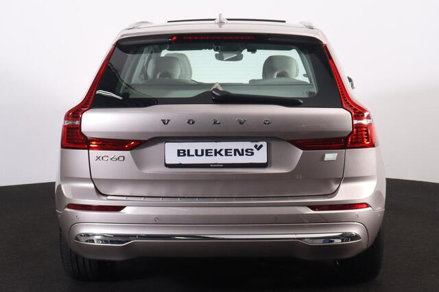 Volvo XC60 T6 Plug-in hybrid AWD Ultimate Bright - LONG RANGE - Panorama/schuifdak - IntelliSafe Assist & Surround - Luchtvering - 360º Camera - Harman/Kardon audio - Verwarmde voorstoelen, stuur & achterbank - Parkeersensoren voor & achter - Elektr. bedienb. voorst
