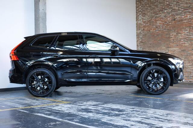Volvo XC60 2.0 T6 Plug-in hybrid AWD Plus Black Edition | Verwacht Nov. 2025 | Luchtvering | Head-Up Display | 360º Camera | Schuif/Kantel-Panoramadak | Google Infotainment | 21" Lichtmetalen Wielen |