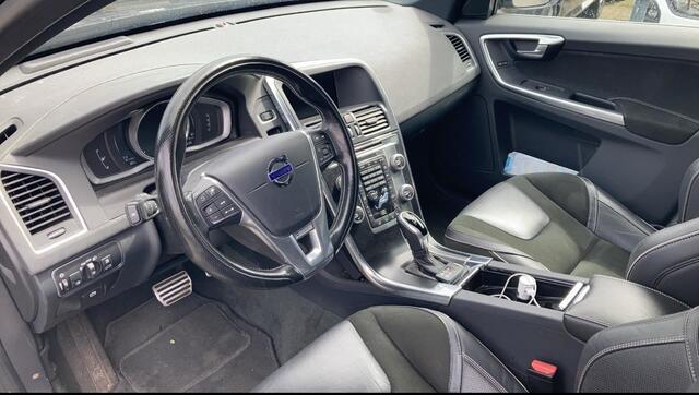 Volvo XC60 2.4 D4 Polar+ / Trekhaak / Panoramadak / Camera / Standverwarming / Leder&Alcantara / 18'' / Keyless / Navigatie / Stuur+Stoelverwarming / Blis / DAB / ACC