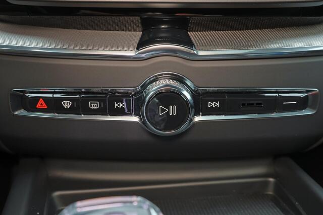 Volvo XC60 T6 Recharge AWD Ultra Black Edition - Panorama/schuifdak - IntelliSafe Assist & Surround - 360º Camera - Harman/Kardon audio - Adaptieve LED koplampen - Verwarmde voorstoelen, stuur & achterbank - Parkeersensoren voor & achter - Elektr. bedienb. voorstoel