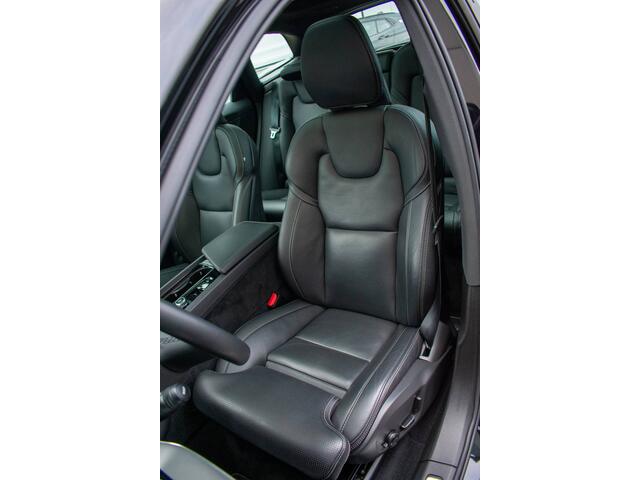 Volvo XC60 2.0 T8 Plug-in hybrid AWD Ultra Dark -Luchtvering-21"-Trekhaak-360 gr-Leer-Head up-Keyless-