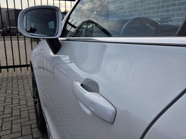 Volvo XC60 T6 Plug-in hybrid AWD Inscription | Long Range | Trekhaak 2250 kg | Stoelventilatie | Massagestoelen | Panoramadak | Adaptive cruis-control | Parkeercamera | Draadloos laden telefoon