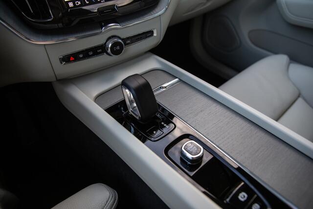 Volvo XC60 2.0 T6 Plug-in hybrid AWD Ultra Bright , Panoramadak, Trekhaak,