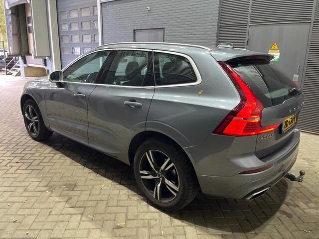 Volvo XC60 T4 R-Design | Panoramadak | Head-Up | harman/kardon | Trekhaak | 19 Inch