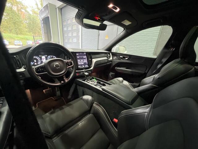 Volvo XC60 T4 R-Design | Panoramadak | Head-Up | harman/kardon | Trekhaak | 19 Inch
