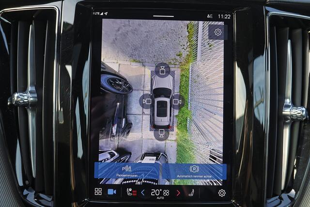 Volvo XC60 T6 Recharge AWD Ultra Black Edition - Panorama/schuifdak - IntelliSafe Assist & Surround - 360º Camera - Harman/Kardon audio - Adaptieve LED koplampen - Verwarmde voorstoestolen, stuur & achterbank - Parkeersensoren voor & achter - Elektr. bedienb. voorel