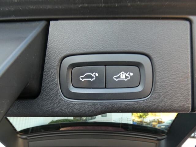 Volvo XC60 2.0 T6 AWD R-DESIGN,360,ACC,Pano,Leer,HenK,Facelift