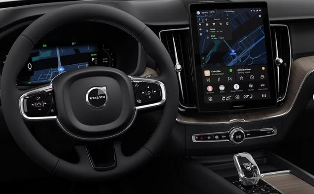 Volvo XC60 2.0 T6 Plug-in hybrid AWD Plus Dark | Luchtvering | Panoramadak | 360 Camera | Head Up Display | Donker Glas | Zwarte Hemel |