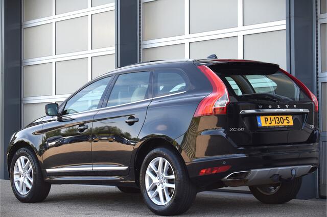 Volvo XC60 2.0 T5 FWD Polar+ OrigNL | Panoramadak | Trehaak | Leer | Nieuwstaat!