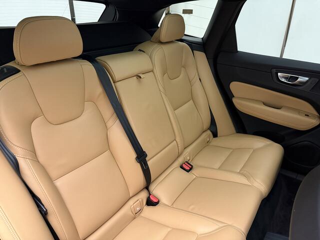 Volvo XC60 T8 Long Range 455pk AWD Ultimate Dark / 22 inch / HUD / Luchtvering / Geventileerde massagestoelen / Panorama dak /