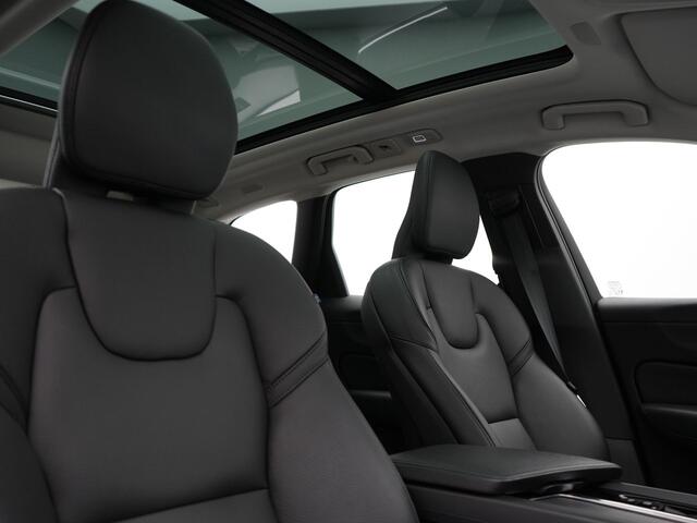 Volvo XC60 T8 AWD Inscription Plug In Hybrid 391pk Dealer O.H. PHEV | Trekhaak Af Fabriek | Luchtvering | Head Up | Adaptive Cruise | 360 Camera | Harman&Kardon | Lederen Sportstoelen Memory & Verwarmd | Google Assistent | App