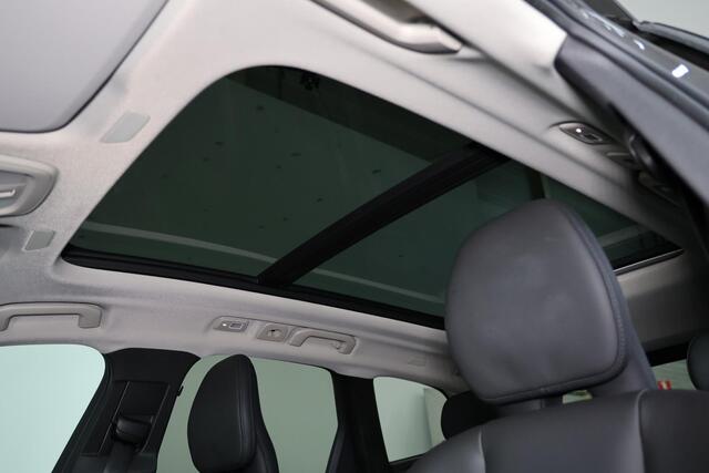 Volvo XC60 T6 Recharge AWD Plus Dark - Panorama/schuifdak - IntelliSafe Assist & Surround - 360º Camera - Harman/Kardon audio - Adaptieve LED koplampen - Verwarmde voorstoelen, stuur & achterbank - Elektr. bedienb. voorstoelen met geheugen - Parkeersensoren voor & a