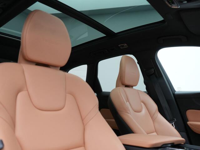 Volvo XC60 Recharge T8 AWD Inscription Plug In Hybrid 391pk Dealer O.H. PHEV | Trekhaak Af Fabriek | Panodak | Adaptive Cruise | Lederen Sportstoelen Memory & Verwarmd | Harman & Kardon | Apple Carplay | Blis | Stuur Verwarmd | Navigatie | Virtual |