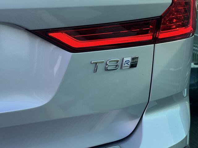 Volvo XC60 2.0 T8 Twin Engine AWD R-Design Verwarmde stoelen voor, Panorama dak, Park assist, Apple Car Play-Android Auto