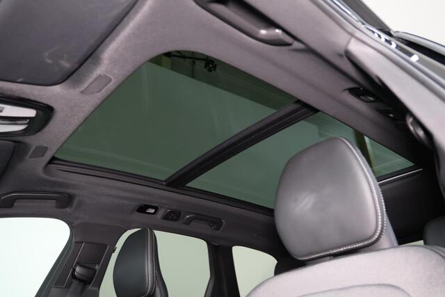 Volvo XC60 T6 Recharge AWD Plus Black Edition - Panorama/schuifdak - IntelliSafe Assist & Surround - 360º Camera - Adaptieve LED koplampen - Verwarmde voorstoelen, stuur & achterbank - Parkeersensoren voor & achter - Elektr. bedienb. voorstoelen met geheugen - Draad