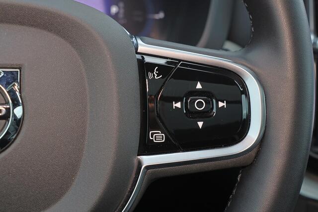 Volvo XC60 T6 Recharge AWD Plus Black Edition - Panorama/schuifdak - IntelliSafe Assist & Surround - 360º Camera - Adaptieve LED koplampen - Verwarmde voorstoelen, stuur & achterbank - Parkeersensoren voor & achter - Elektr. bedienb. voorstoelen met geheugen - Draad