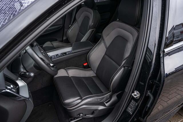 Volvo XC60 T8 Plug-in hybrid AWD Plus Black Edition | 360° Camera | Trekhaak | Adaptieve Full LED | Harman Kardon audio | Verwarmbare voorruit