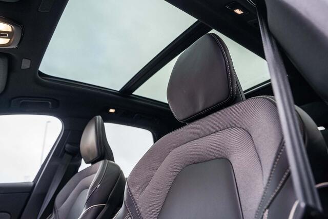 Volvo XC60 T8 Plug-in hybrid AWD Plus Black Edition | 360° Camera | Trekhaak | Adaptieve Full LED | Harman Kardon audio | Verwarmbare voorruit