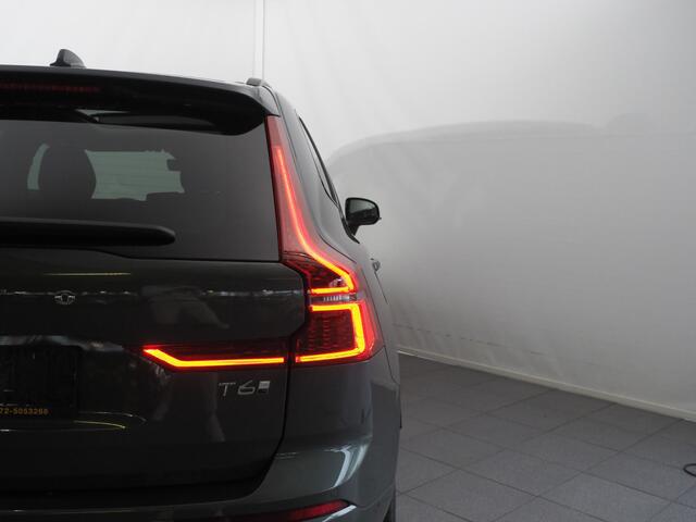 Volvo XC60 2.0 T6 Plug-in hybrid AWD Ultra Dark | Luchtvering | Bowers & Wilkins | Masage Stoelen | Stoelventilatie | Voorstoelen En Achterstoelen Verwarmd | Trekhaak (elektrisch uitklapbaar)