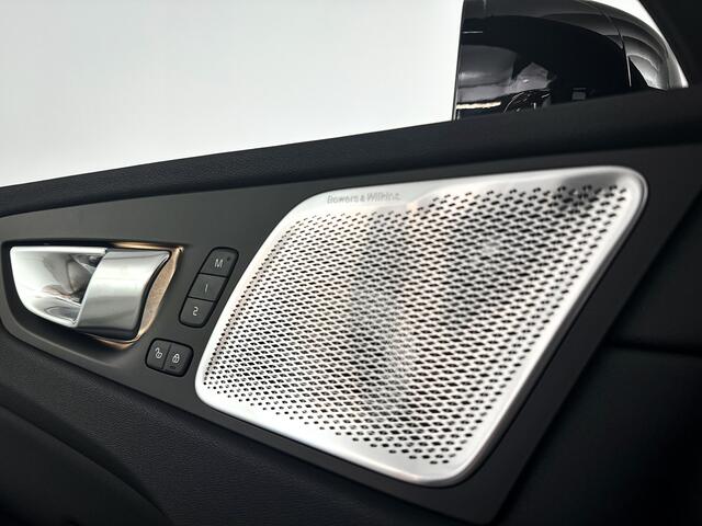 Volvo XC60 T6 Plug-in hybrid AWD Ultra Dark | Panoramadak | 360° camera | Bowers & Wilkins | Luchtvering | Head-up Display | Stoelventilatie & Verwarming | Stuurverwarming | Trekhaak