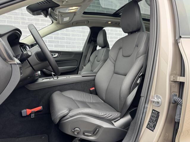 Volvo XC60 2.0 T6 Plug-in hybrid AWD Plus Dark | Trekhaak | 360 Camera | Schuif-/Kanteldak | Stoel-/Stuurverwarming | Adaptive Cruise Control | Elektrisch Verstelbare Voorstoelen