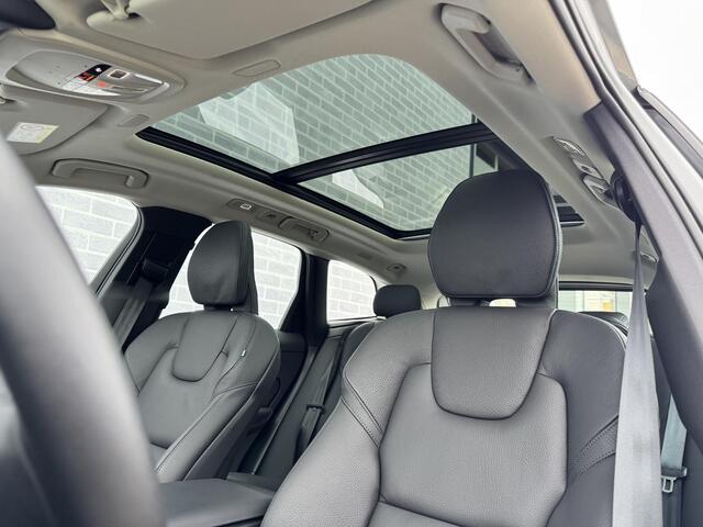 Volvo XC60 2.0 T6 Plug-in hybrid AWD Plus Dark | Trekhaak | 360 Camera | Schuif-/Kanteldak | Stoel-/Stuurverwarming | Adaptive Cruise Control | Elektrisch Verstelbare Voorstoelen