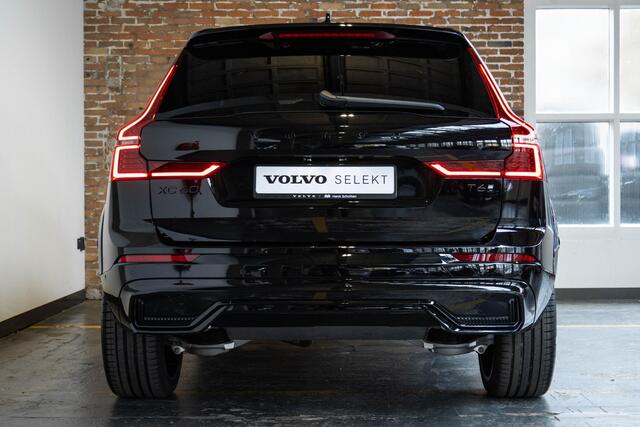 Volvo XC60 T6 Plug-in hybrid AWD Ultra Black Edition | Bowers & Wilkins Premium Audio| Luchtvering | 22" Lichtmetalen velgen | Google infotainment | Stoelverwarming | Stoelventilatie | 360° Parkeercamera | Parkeersensoren voor + achter | Parkeerverwarming