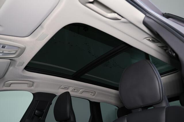 Volvo XC60 T8 Recharge AWD Ultra Dark - Luchtvering - Panorama/schuifdak - IntelliSafe Assist & Surround - 360º Camera - Bowers & Wilkins audio - Adaptieve LED koplampen - Verwarmde voorstoelen, stuur & achterbank - Parkeersensoren voor & achter - Elektr. bedienb. v