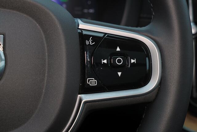 Volvo XC60 T8 Recharge AWD Ultra Dark - Luchtvering - Panorama/schuifdak - IntelliSafe Assist & Surround - 360º Camera - Bowers & Wilkins audio - Adaptieve LED koplampen - Verwarmde voorstoelen, stuur & achterbank - Parkeersensoren voor & achter - Elektr. bedienb. v