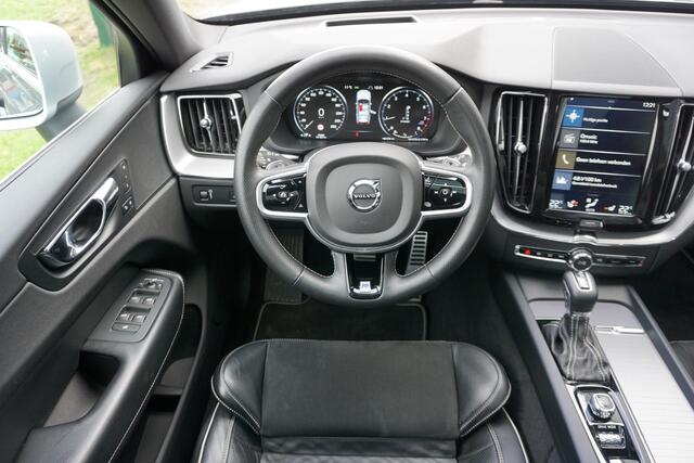 Volvo XC60 2.0 T6 AWD R-Design | Trekhaak | Trekgewicht 2400KG | Luchtvering | 360º Camera | Panorama Schuifdak | HUD | BLIS | Adaptieve Cruise controle | VOL