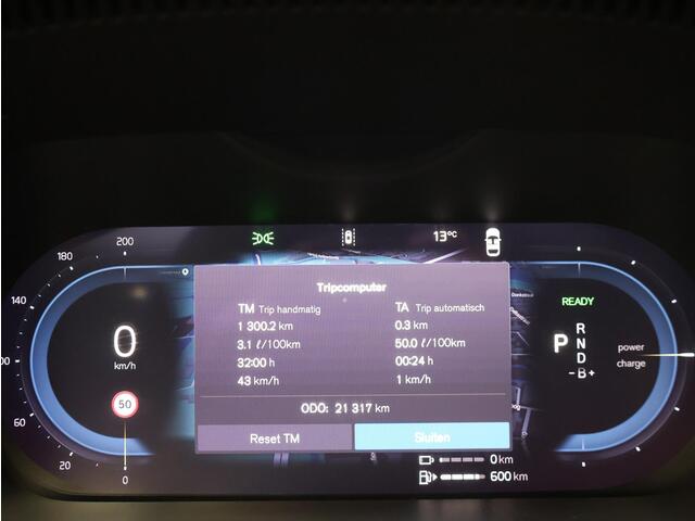 Volvo XC60 T8 AWD Plug-in hybrid Ultra Black Edition / Trekhaak / Luchtvering / B&W audio / Head up displ. / Pan. dak