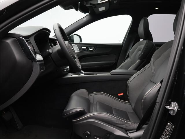 Volvo XC60 T8 AWD Plug-in hybrid Ultra Black Edition / Trekhaak / Luchtvering / B&W audio / Head up displ. / Pan. dak
