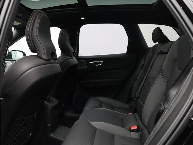 Volvo XC60 T8 AWD Plug-in hybrid Ultra Black Edition / Trekhaak / Luchtvering / B&W audio / Head up displ. / Pan. dak