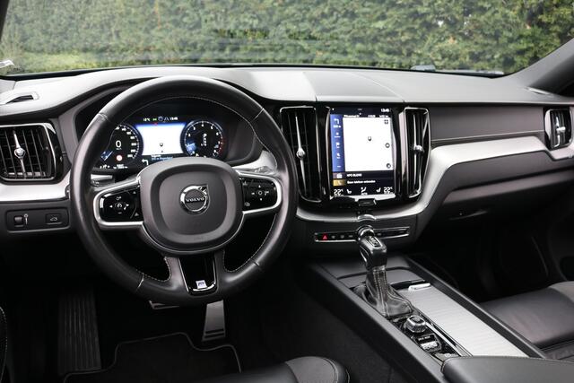 Volvo XC60 2.0 T5 R-Design (Panoramadak Sportleder/Memory Carplay ACC Navi/Camera Blis Keyless Standkachel Full-Led 19InchLMV Pdc V+A)
