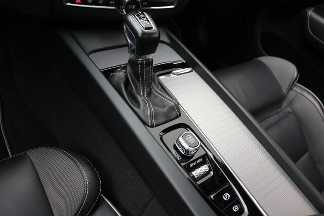 Volvo XC60 2.0 T5 R-Design (Panoramadak Sportleder/Memory Carplay ACC Navi/Camera Blis Keyless Standkachel Full-Led 19InchLMV Pdc V+A)