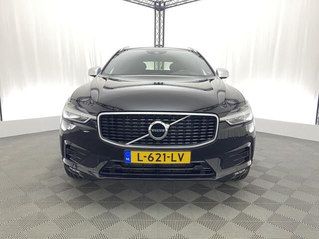 Volvo XC60 2.0 T5 250 pk AWD R-Design | Apple carplay | El. achterklep | 21 inch | Parkeer assistent |