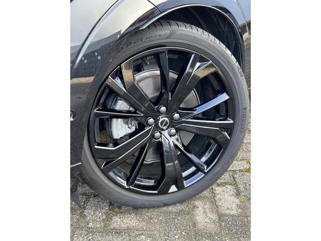 Volvo XC60 2.0 T8 Plug-in hybrid AWD Plus Black Edition Luchtvering / 360 camera / Trekhaak / Bowers & Wilkins audio / Adaptieve cruise / BLIS / Panorama dak