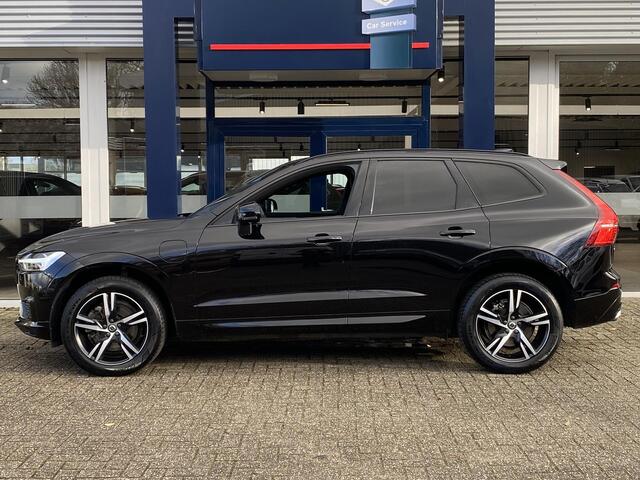 Volvo XC60 2.0 Recharge T6 AWD R-Design / Automaat / NL-Auto / Vol-Leder / Dealer-Onderhouden / 1e-Eigenaar / Pilot-Assist / Open-Panodak / Elektr.-Uitklapbare Trekhaak / Stoel-/Stuurverwarming / Adaptieve Cruise-Control Stop&Go / Climate-Control / Keyless / LED / D