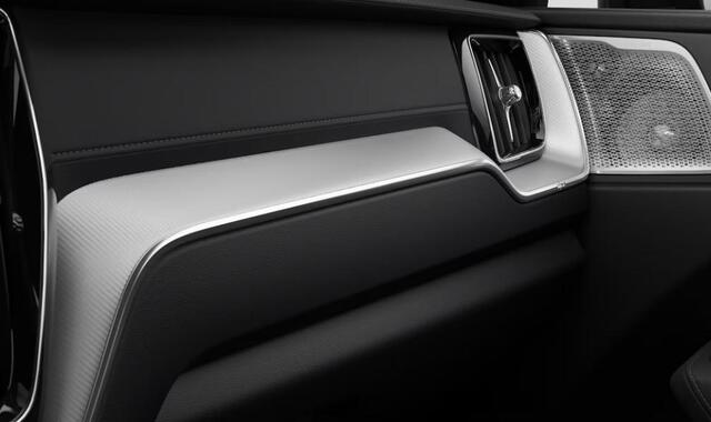 Volvo XC60 2.0 T8 Plug-in hybrid AWD Ultra Black Edition | Lounge Pack | Bowers & Wilkins | 22" | Luchtvering | Massage | Head-Up Display | Leder Dashboard | Adaptive Cruise | Stoel & Stuurverwarming |