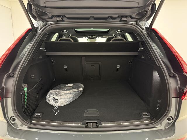 Volvo XC60 T8 455pk AWD Ultra Dark / Facelift / Bowers & Wilkins Audio / Luchtvering / 22'' / Running Boards / El. Trekhaak / Alarm 3 / Forest Lake / Black Pack /