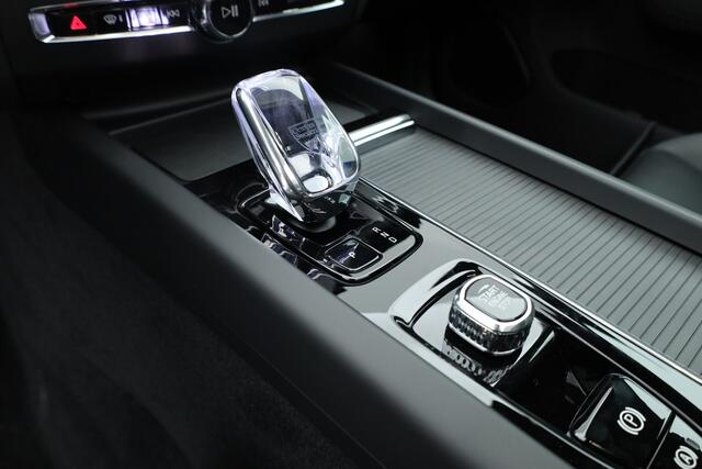 Volvo XC60 T6 Plug-in hybrid Ultra Black Edition | Facelift | Pano | HUD | 360cam | Harman Kardon | Memory seats | Pilot Assist |