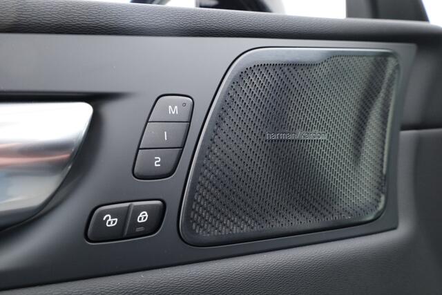 Volvo XC60 T6 Plug-in hybrid Ultra Black Edition | Facelift | Pano | HUD | 360cam | Harman Kardon | Memory seats | Pilot Assist |