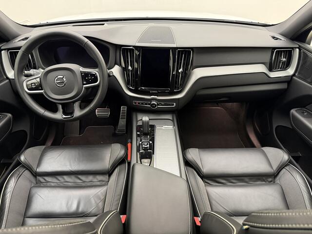 Volvo XC60 B5 251pk R-Design / Head-Up / Panoramadak / Harman&Kardon Audio / Black Pack / Elektr. Stoelen / Elektr. Trekhaak / Noodreservewiel / Stoel + Stuurw. Verwarming / 4 - Zone Climate / Achterb. Verwarming /