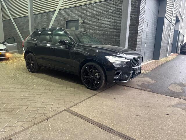 Volvo XC60 T6 Plug-in hybrid Plus Black Edition | FACELIFT | Trekhaak | 360° Camera | Head-Up | Panoramadak | 21 Inch