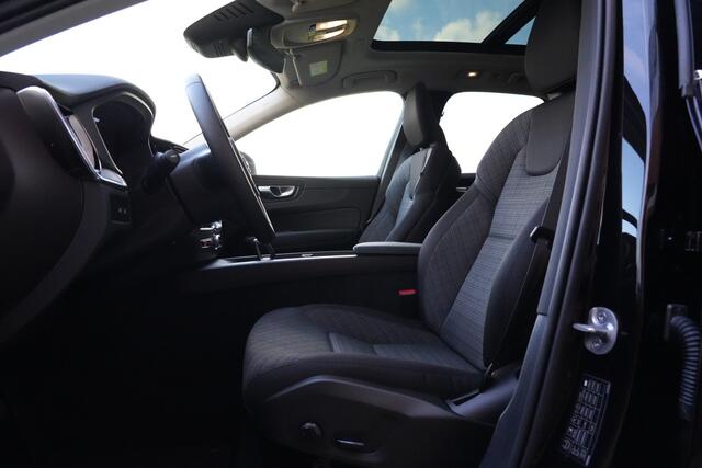 Volvo XC60 2.0 T6 Plug-in hybrid AWD Core Bright 350pk Panoramadak/Navigatie/Camera