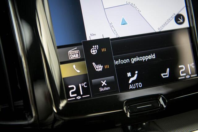 Volvo XC60 2.0 B5 R-Design | Trekhaak | 360 camera | Panoramadak | Harman Kardon audio | 4 zone climate control | Stoel- en stuurwielverwarming | Adaptive cruise control | Head-up display |