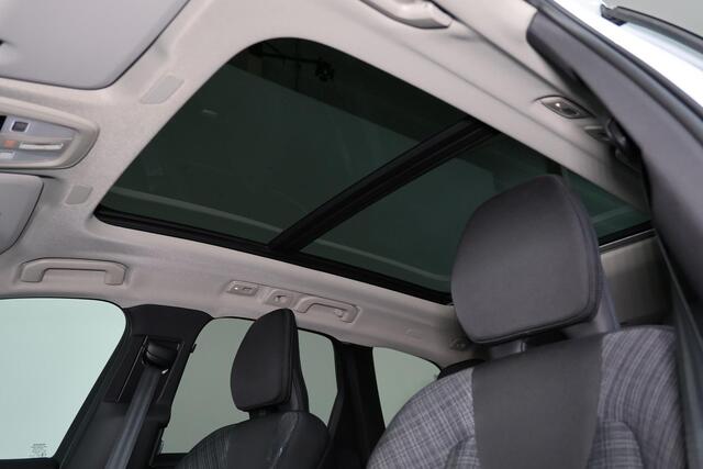 Volvo XC60 T6 Recharge AWD Core Bright - Panorama/schuifdak - IntelliSafe Assist & Surround - Adaptieve LED koplampen - Parkeercamera achter - Verwarmde voorstoelen, stuur & achterbank - Parkeersensoren voor & achter - Draadloze tel. lader - Extra getint glas - Elek