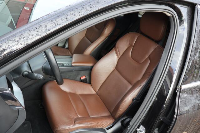 Volvo XC60 2.0 T5 Momentum | Origineel NL | Leder | Trekhaak | Cruise Control | Navigatie |