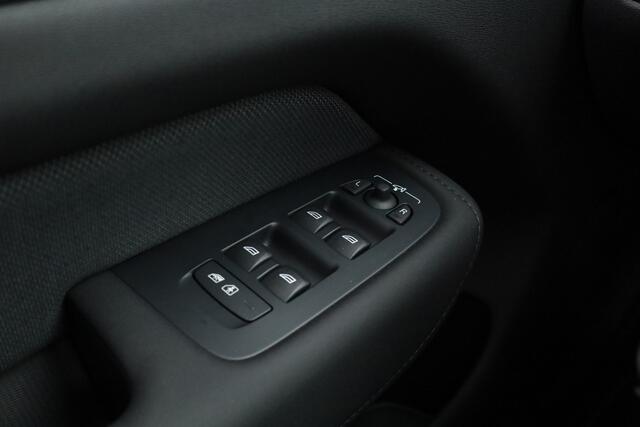 Volvo XC60 T8 Plug-in hybrid Ultra Black Edition | Facelift | Pano | HUD | Harman Kardon | Memory Seats | Pilot Assist | 360cam